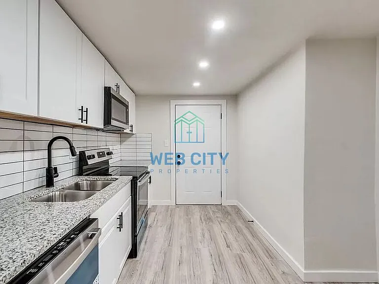2826 Casey St — Photo 6