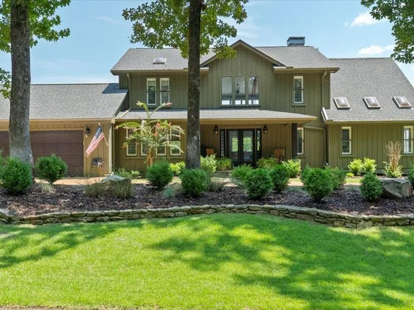 1645 Point Grand Dr, Savannah, TN 38372