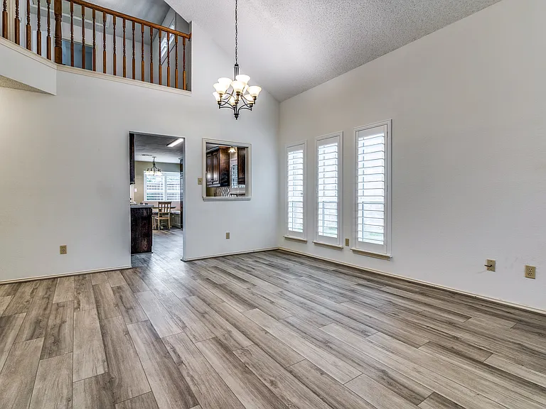 524 Raintree Cir — Photo 7
