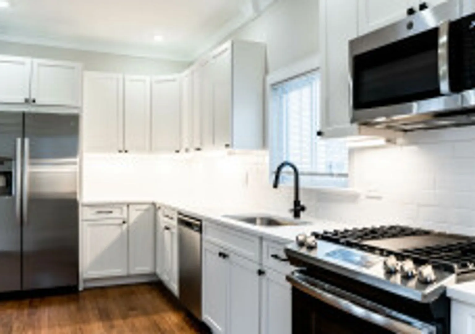 Room For Rent In 5-Bedroom Townhouse In Oak Square | In-Unit Laundry + Parking — Photo 3