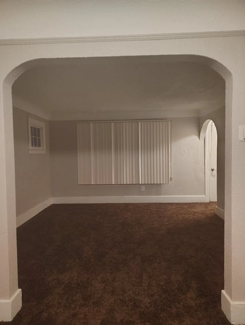 2 bed, 700 sqft, $1,200 — Photo 2