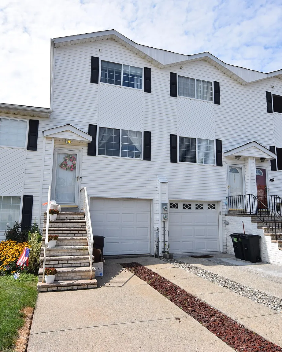 521 Medina St photo 1