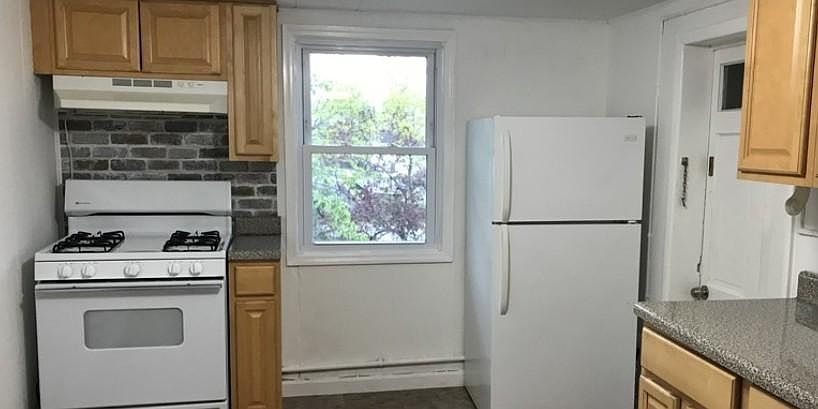 1st image of 14 Montgomery St #2