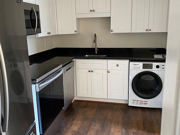 4th image of 840 Azalea Dr #18