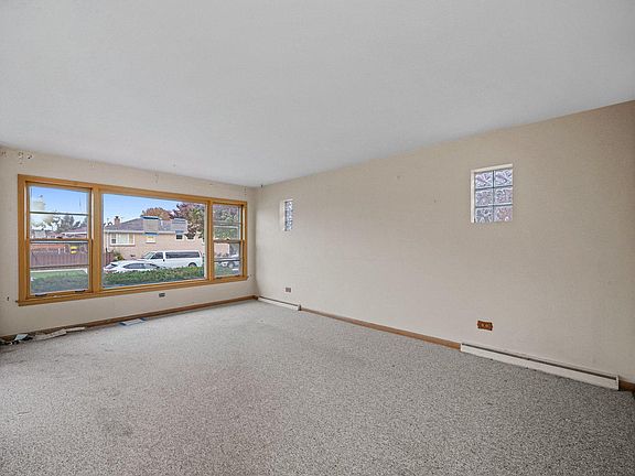 4th image of 6913 W Leland Ave