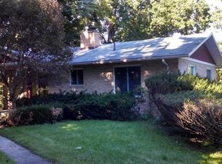 8733 Club House Dr, Brighton, MI 48116