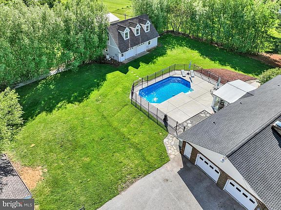 3rd image of 161 Keller Rd