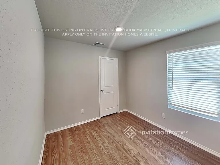 5445 Verdugos Palace — Photo 12