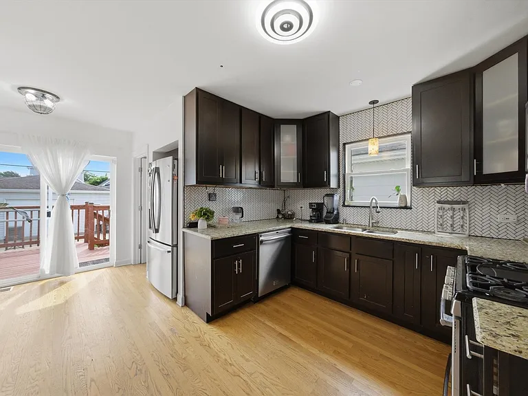2231 N 75th Ave — Photo 14