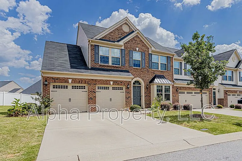 3 bed, 2.5 bath, 2464 sqft, $1,800 — Photo 2