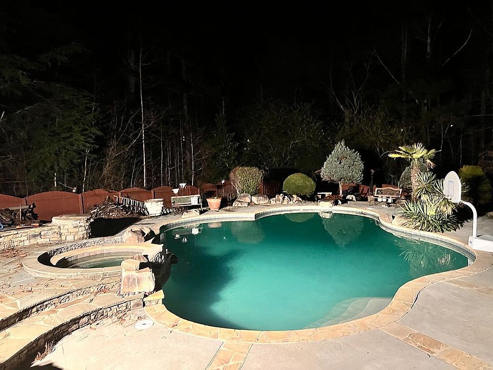 2nd image of 5075 Broughton St