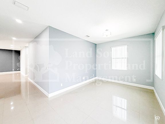 4th image of 707 SE 4th St