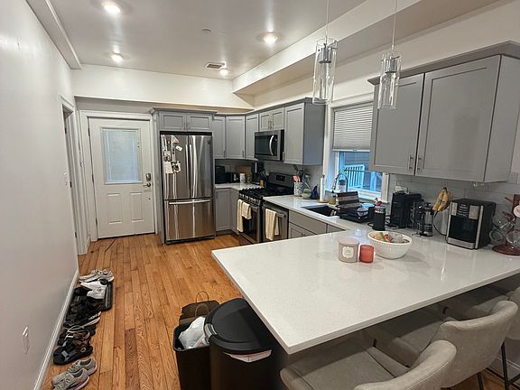2nd image of 6 Beech St #2