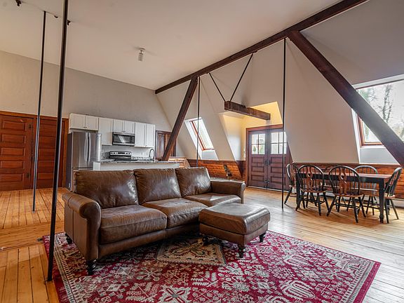 2nd image of 261 Norwood Ave #2R