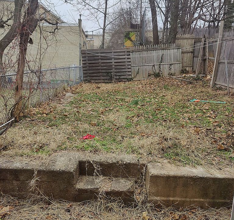 2nd image of 623 W 5th St