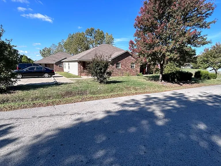 2200 S 17th A F Fld #A-F — Photo 2