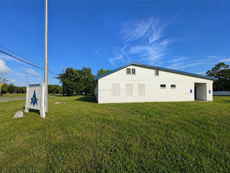 2nd image of 2656 Henrietta Pl