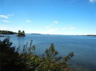 77 Shore Dr, Freeport, ME 04032