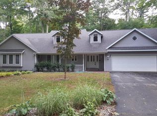 1406 Edgewood Dr, Holland, MI 49424