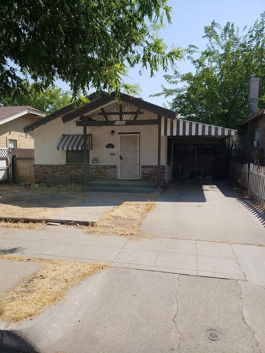 1392 N College Ave photo 1