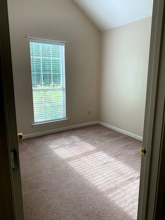 3 bed, 2.0 bath, 1338 sqft, $1,800 — Photo 4