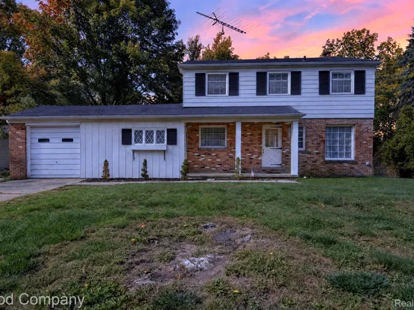 3071 Old Orchard Dr, Waterford, MI 48328