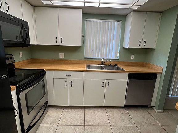 5th image of 1410 SE 5th Ct