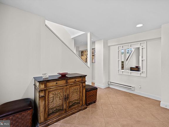 5th image of 112 Maplewood St