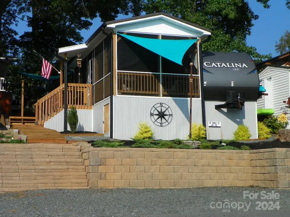 118 Maple St, New London, NC 28127