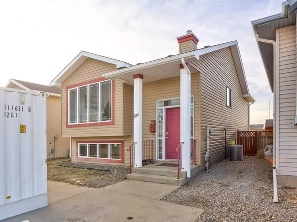 106 E Peigan Ct W, Lethbridge, AB T1K 7N8