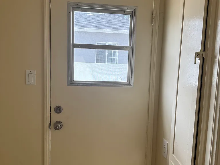 2310 N Niagara St — Photo 9