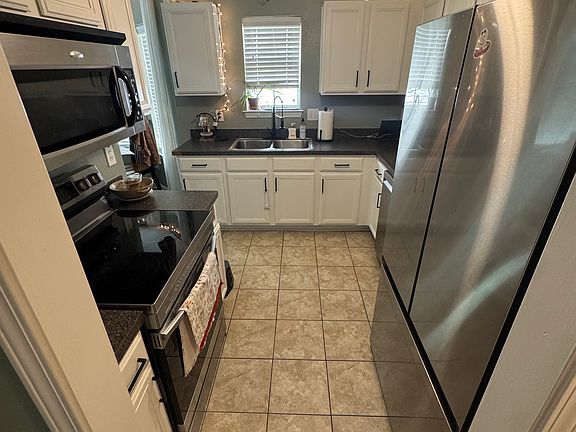 2nd image of 31 Brooksby Ct