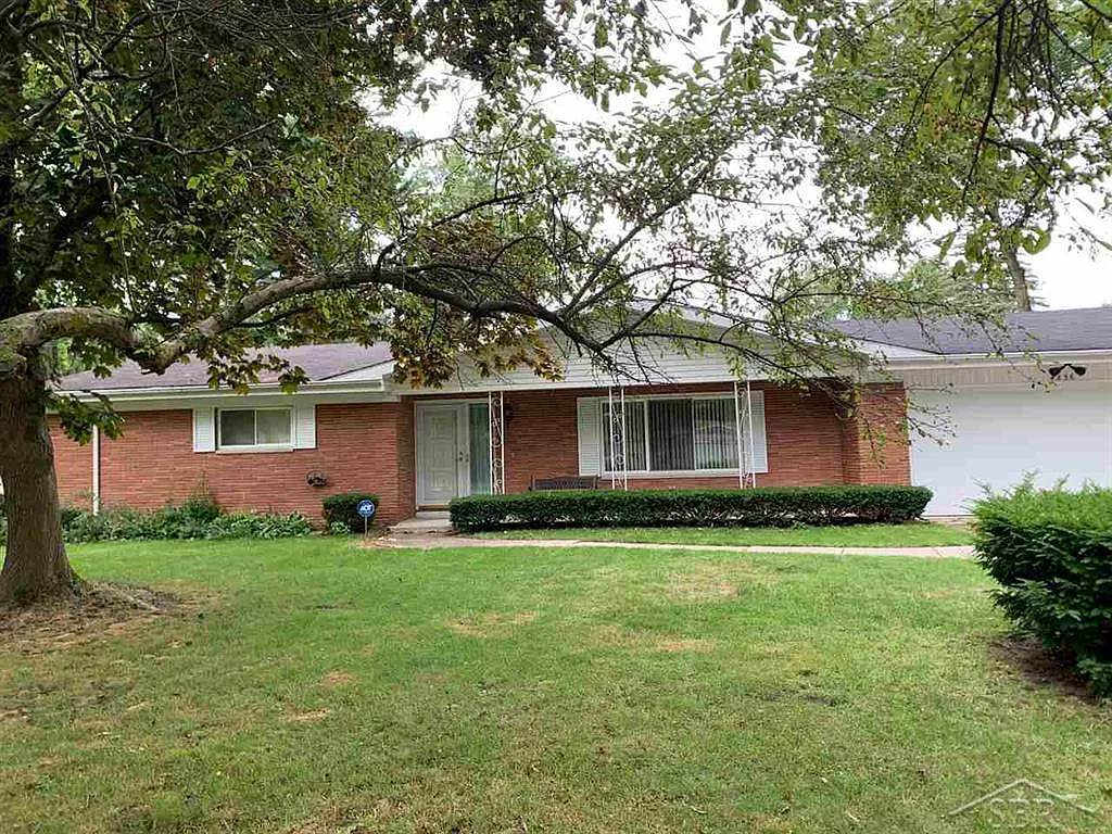 4856 Hillcrest Dr photo 1