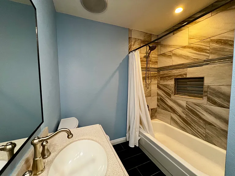 604 Hudspeth St — Photo 16