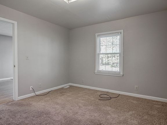 3rd image of 924 Parkway Dr