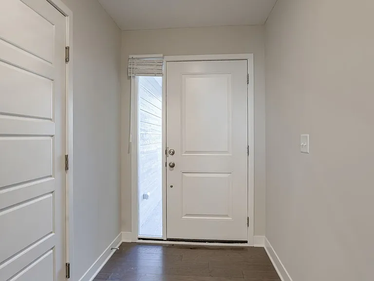 3735 SW Clayton Pl — Photo 2