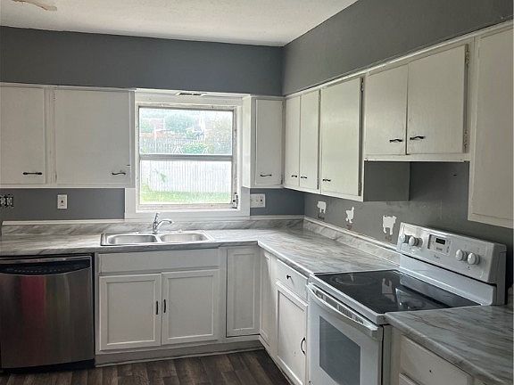 3rd image of 2510 Saint Charles Ave #2508