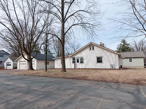 3rd image of 132 Couture Ave