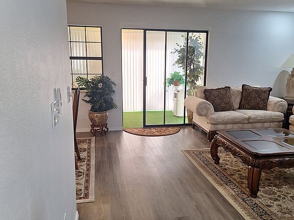 4th image of 805 Country Club Dr SE APT 1H