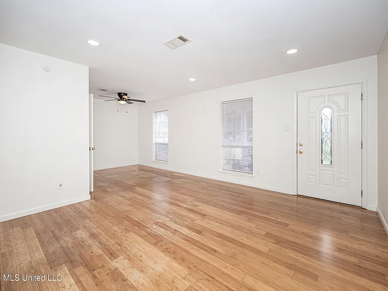 1213 King Henry Dr — Photo 8