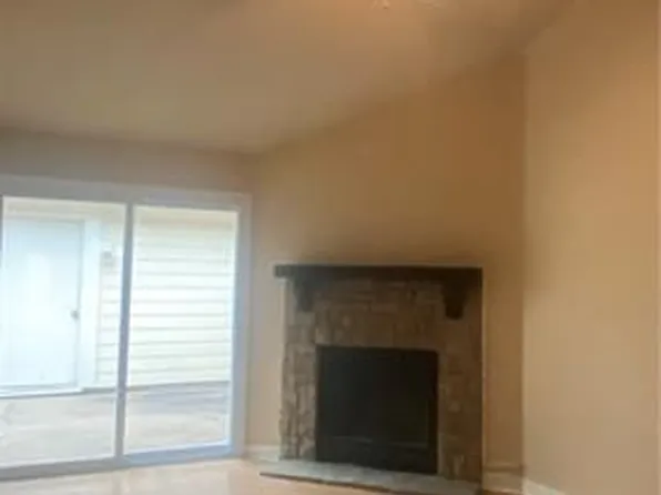 8327 NW Mace Rd, Kansas City, MO 64152