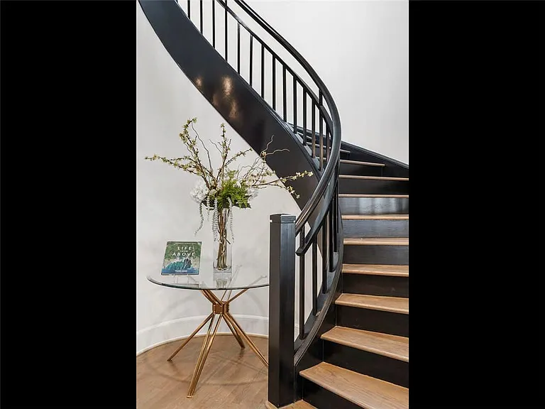 997 Davis Dr — Photo 32