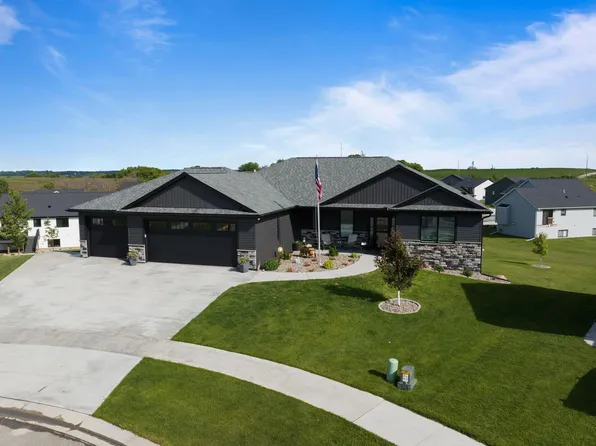 586 Haar Ln NE, Byron, MN 55920