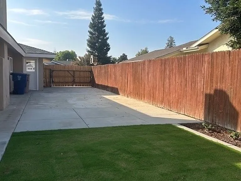 8900 Campus Park Ct — Photo 17
