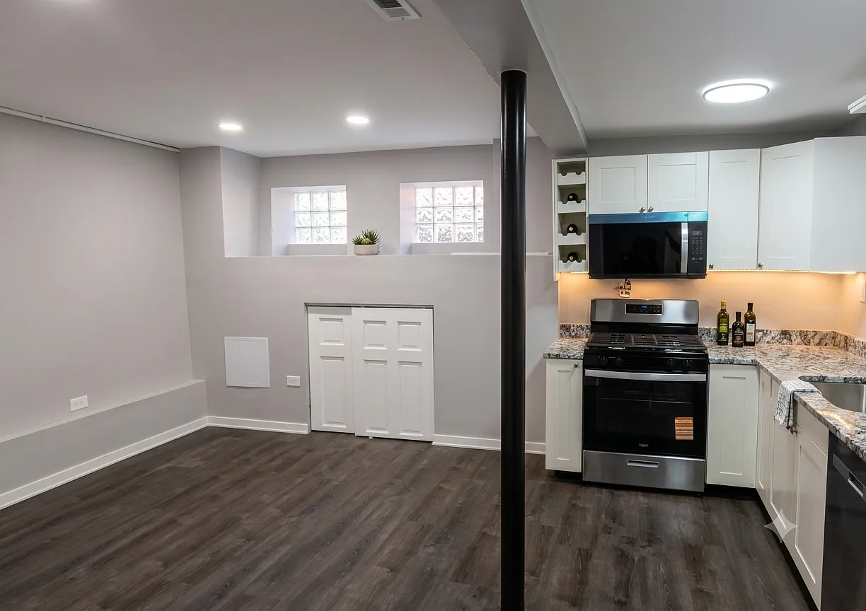1331 N Artesian Ave — Photo 2