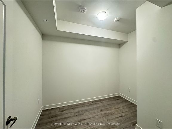 4th image of 70 Princess St #2212