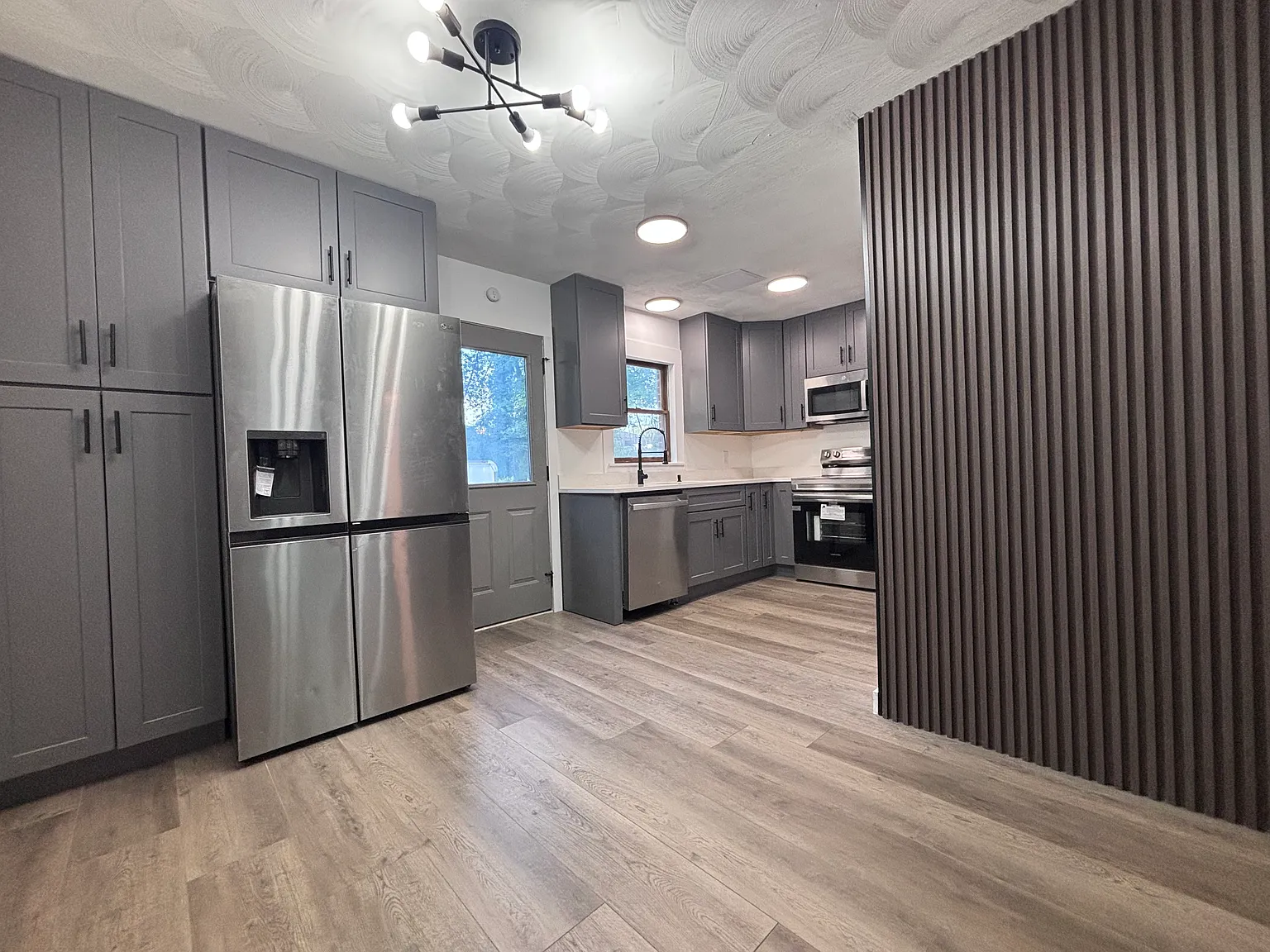 400 3rd Street Pl SW — Photo 1