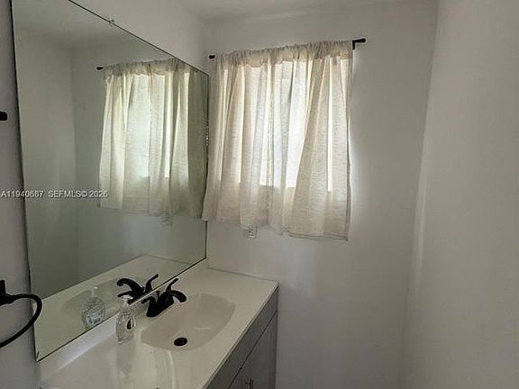 4th image of 2036 NE 21st Ave #3