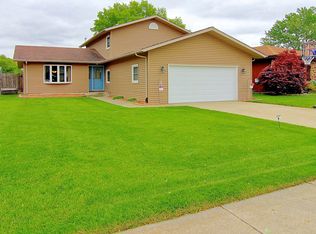 1719 Novo Dr, Schererville, IN 46375