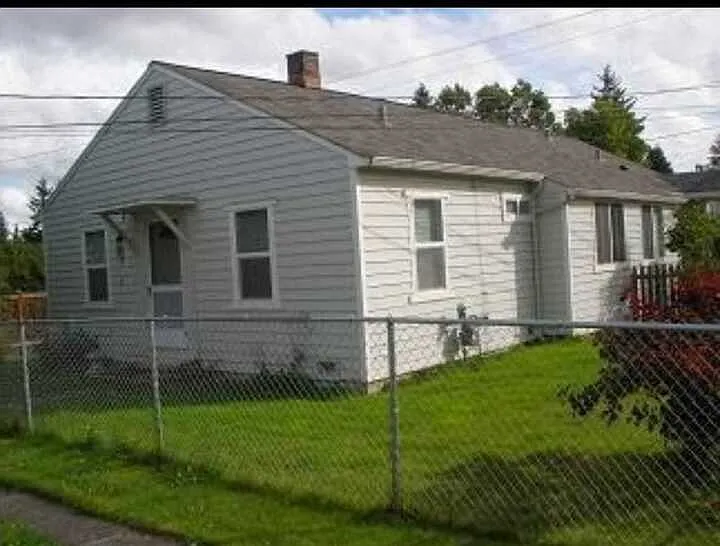 1009B Woodlawn Ave #B — Photo 1